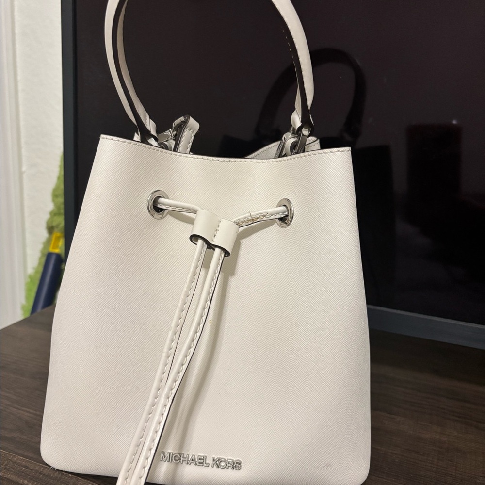 Michael Kors Cream Bucket Shoulder Bag